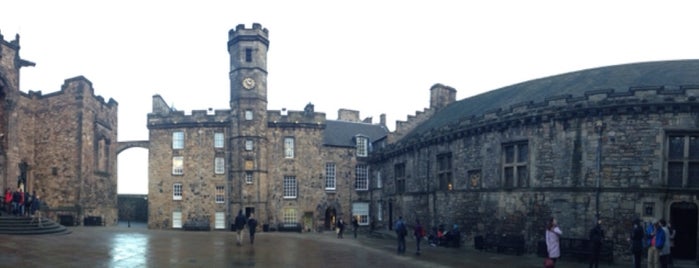 Edinburgh Castle is one of Tempat yang Disukai Fernanda.