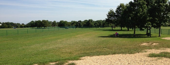 Mercer County Dog Park is one of Orte, die Ronnie gefallen.
