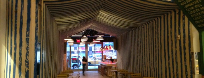 Brighton (Intelligencia/Go Burger/Fish Shack/Tiki Bar) is one of Lugares favoritos de ErrolJay.
