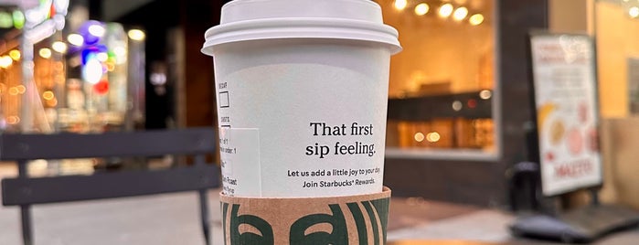 Starbucks is one of Orte, die Nat gefallen.