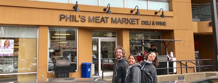 Phil's Uptown Meat Market is one of Lunch Places.