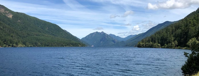 Lake Crescent is one of Olympic National Park 💚.