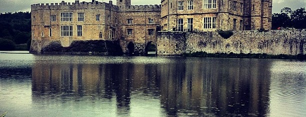 Leeds Castle is one of England.