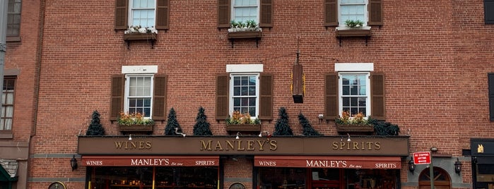 Manley's Wine & Spirits is one of Orte, die Gabbie gefallen.