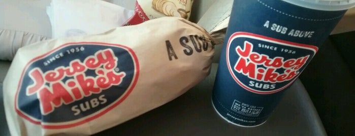 Jersey Mike's Subs is one of Locais curtidos por Ross.