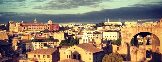 Foro Romano is one of 61 cosas que no puedes perderte en Roma.