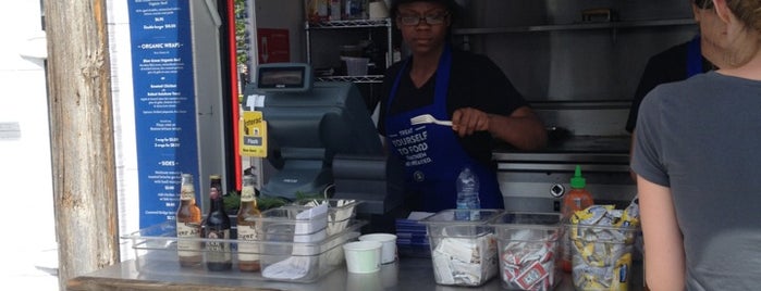 Blue Goose Food Stand / Ontario Square is one of Lieux qui ont plu à Skeeter.