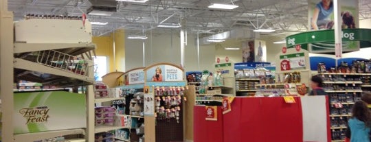 PetSmart is one of Lieux qui ont plu à ᴡ.