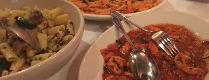 Carmine’s Italian Restaurant is one of Lieux sauvegardés par Anton.