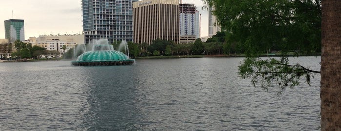 Lake Eola Park is one of Lugares favoritos de Anthony.