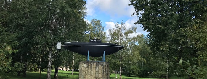 Памятник подводной лодке is one of гатчина.