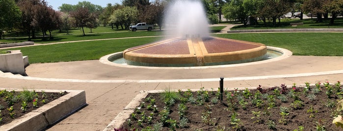 Arie den Boer Arboretum is one of Des Moines.