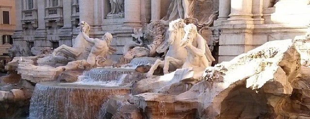 Trevi-Brunnen is one of My places to visit in Rome.