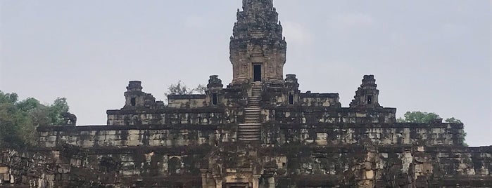 Bakong Temple is one of Guía de Vietnam.