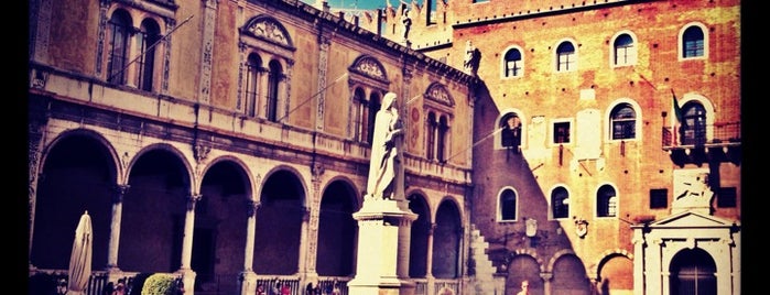 Piazza dei Signori is one of Tempat yang Disukai Alexander.