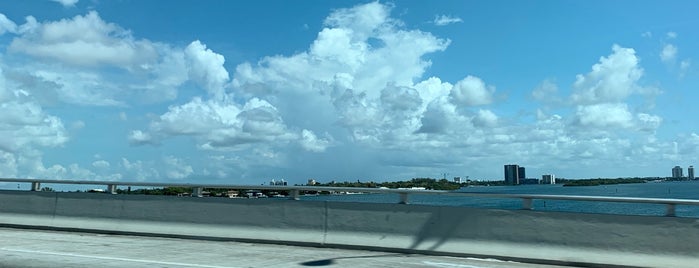 Julia Tuttle Causeway is one of miamismさんのお気に入りスポット.