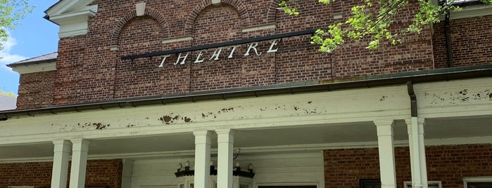Fort Jay Theater is one of สถานที่ที่บันทึกไว้ของ Kimmie.