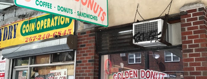 Golden Donut is one of สถานที่ที่ David ถูกใจ.