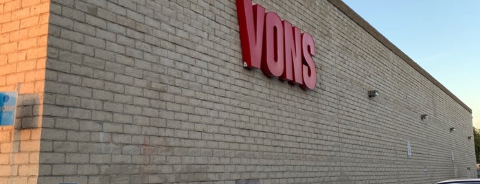 VONS is one of Benjaminさんのお気に入りスポット.