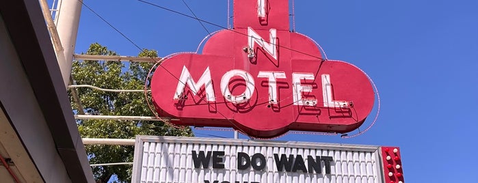 Austin Motel is one of Glenn’s Liked Places.