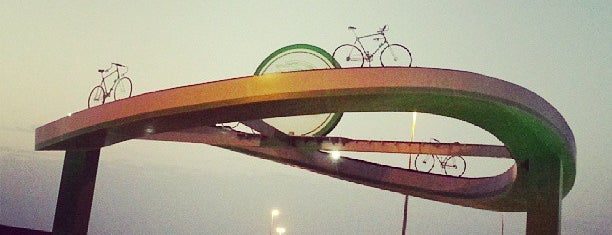Dubai cycling course is one of Lugares favoritos de George.