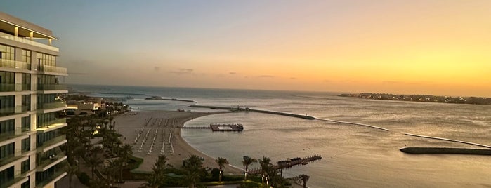 Address Beach Resort Bahrain is one of สถานที่ที่ Ali ถูกใจ.