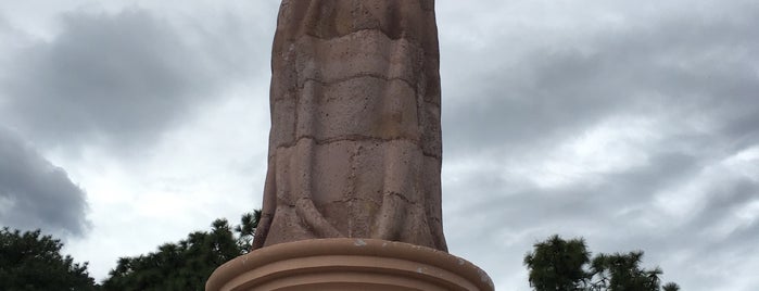 Cristo Monumental Taxco is one of สถานที่ที่ Eduardo ถูกใจ.