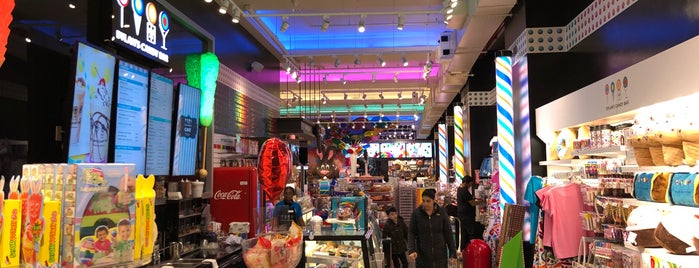 Dylan's Candy Bar is one of Guilherme 님이 좋아한 장소.