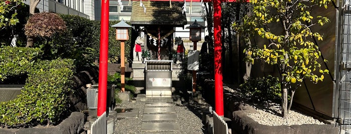 Yuraku Inari Jinja Shrine is one of 神社.