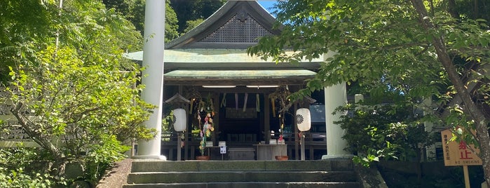 Kamagura-Gū Shrine is one of 鎌倉逗子葉山.