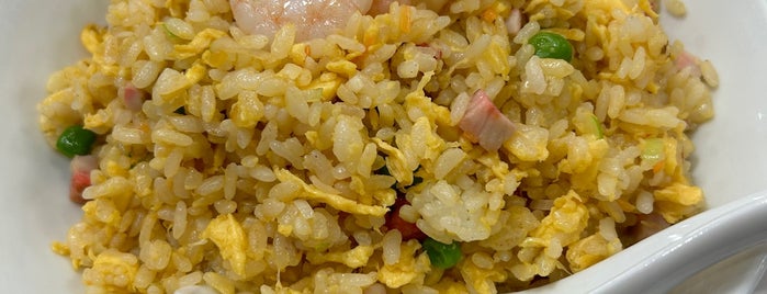 梅華菜館 is one of 都内ごはん.