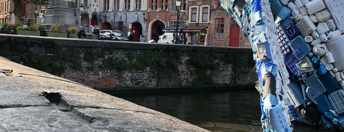 The Brugges Whale is one of Brugge.