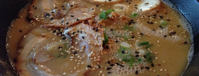 Tonkotsu Ramen & Asian Street Food is one of Locais curtidos por Quin.