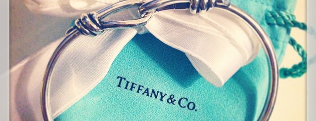 Tiffany & Co. is one of Lugares favoritos de Zachary.