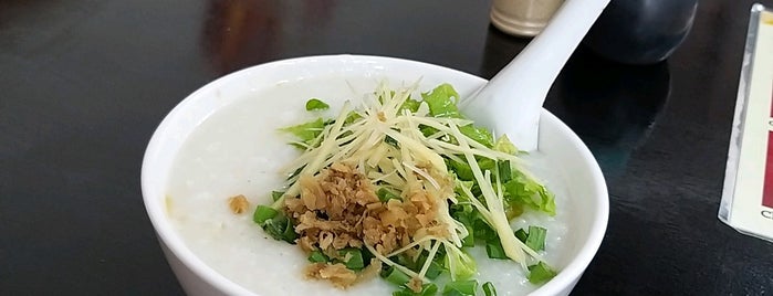 Cintra Street Famous Chicken & Fish Porridge is one of Penang Food.