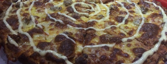 Seven Pizza | پیتزا سون is one of Lieux qui ont plu à H.