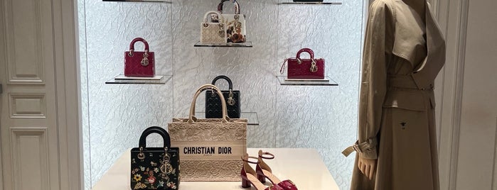 Dior is one of Locais curtidos por Nada.