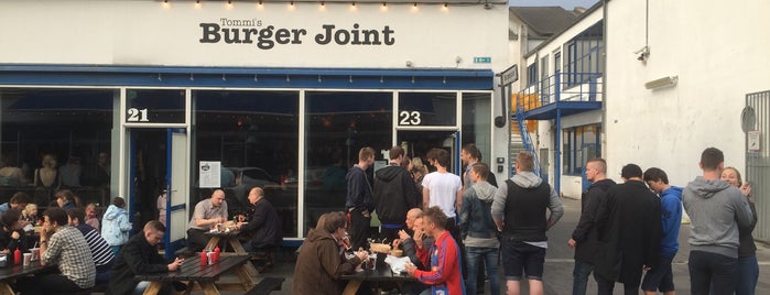 Tommi's Burger Joint is one of København.