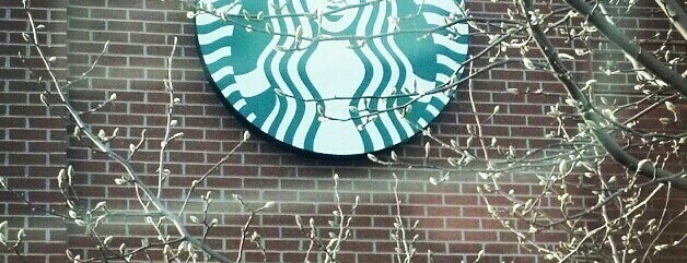 Starbucks is one of Bobさんのお気に入りスポット.