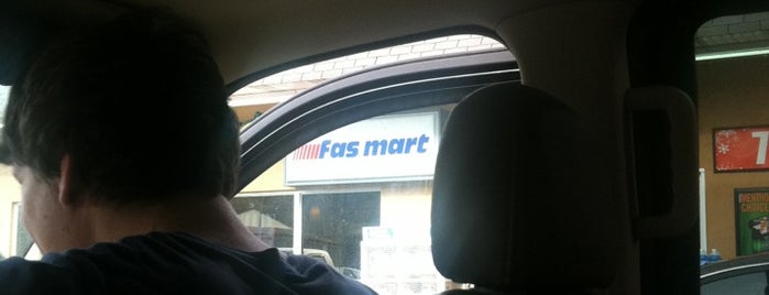 Fas Mart is one of Lieux qui ont plu à Jordan.