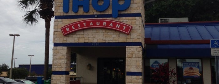 IHOP is one of Lugares favoritos de Jeff.