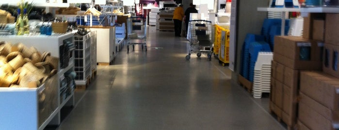 IKEA is one of Orte, die NikNak gefallen.