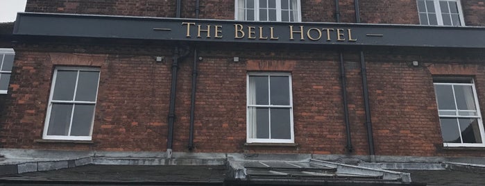 Bell Hotel is one of สถานที่ที่ Tom ถูกใจ.