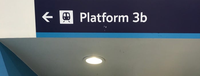 Platform 3B is one of Lugares favoritos de Elliott.