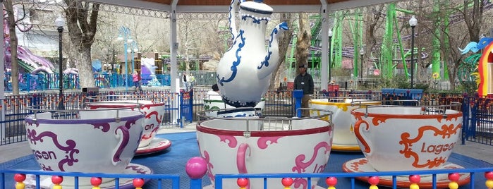 Tipsey Tea Cups is one of Kiddieland.