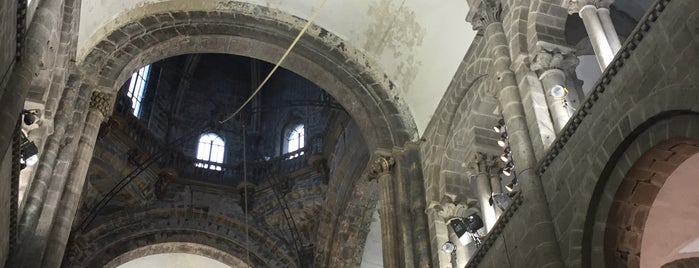 Catedral de Santiago de Compostela is one of Tempat yang Disukai Lara.