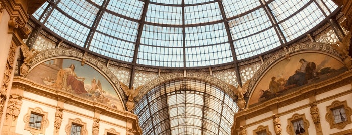 Galleria Vittorio Emanuele II is one of Agusさんのお気に入りスポット.