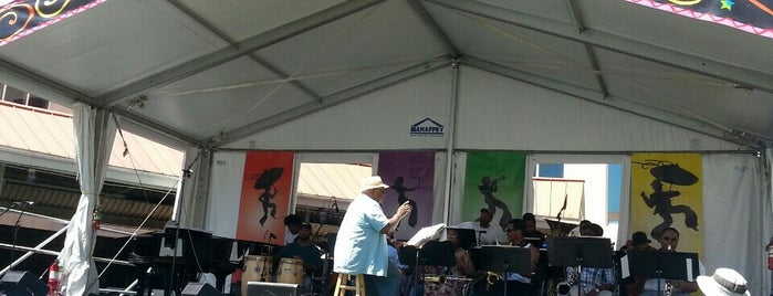 Jazz Fest Lagniappe Stage is one of Posti che sono piaciuti a Travis.