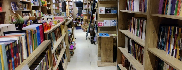 Fanoos Bookstore is one of Teheràn.