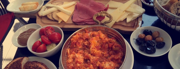 Milano Gourmet is one of Posti che sono piaciuti a Irem.